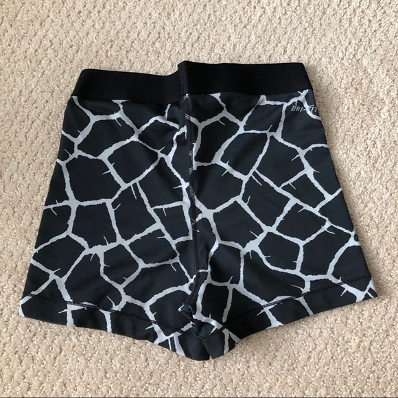 Nike Pros - Picture 2 of 3